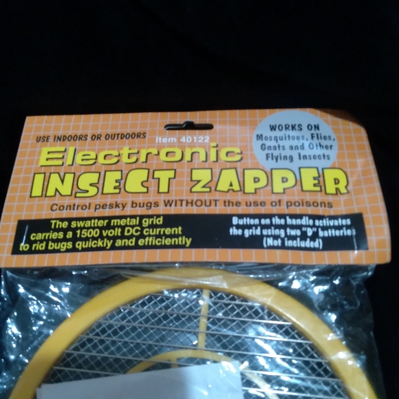 Electronic insect zapper takes 2 "D"batteries not included - Picture 2 of 6